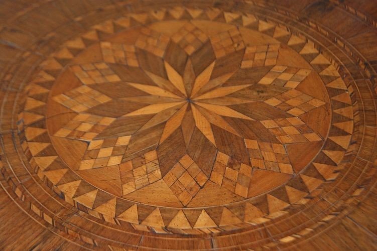 Petite Table Circulaire Sorrentine Datant Du XIXe Siècle, Richement Marquetée-photo-3