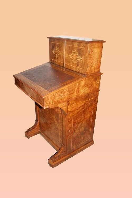 Davenport English Travel Desk, First Half Of The 1800s, Victorian Walnut. It Has A Backsplash -photo-3