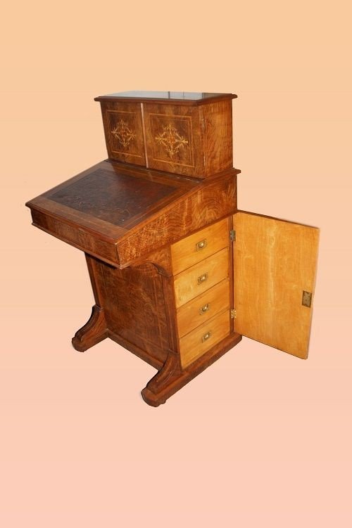 Davenport English Travel Desk, First Half Of The 1800s, Victorian Walnut. It Has A Backsplash -photo-4
