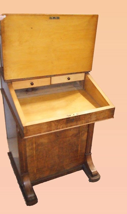 Davenport English Travel Desk, First Half Of The 1800s, Victorian Walnut. It Has A Backsplash -photo-2