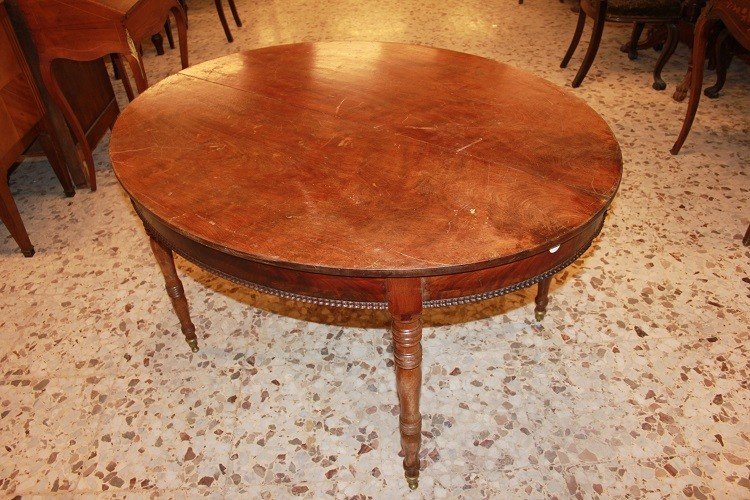 Oval Extendable French Table From The Mid-1800s, Louis-philippe Style, In Mahogany Wood