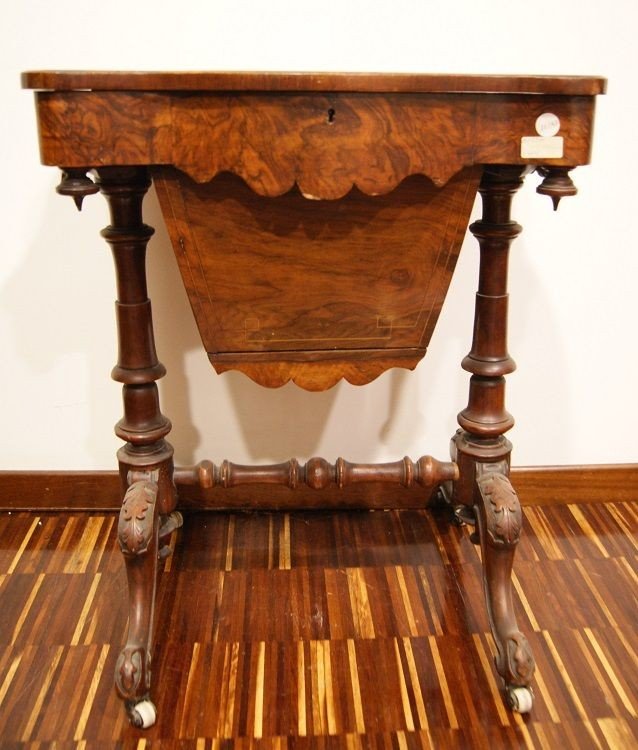 Petite Table De Travail Victorienne En Ronce Datant De 1800-photo-1