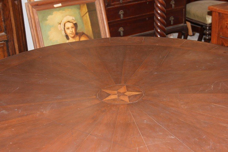 Large Spanish Circular Table From The Early 1800s In Walnut Wood. It Features A Central Inlay-photo-2