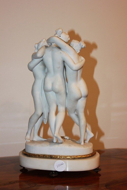 French Sculptural Group From The Late 1800s Depicting Venuses. It Features A Base Enriched-photo-3
