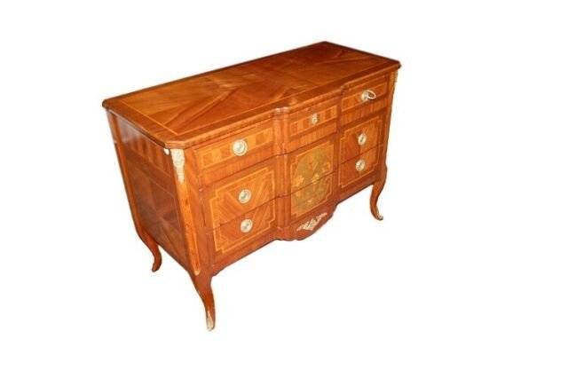 French Chest Of Drawers From The Mid-1800s, Transition Style, In Mahogany And Rosewood