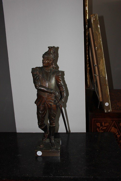 Sculpture Française En Bronze Du 19ème Siècle Représentant Un Soldat Officier Cavalier Dragon 