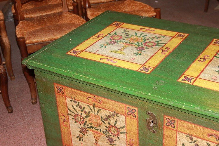 Large Italian Tyrolean Chest From The Mid-1800s In Green Lacquered Wood-photo-2