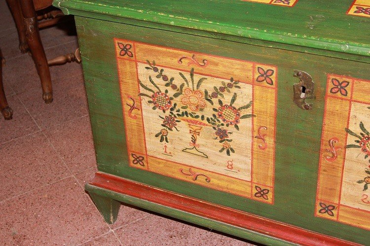 Large Italian Tyrolean Chest From The Mid-1800s In Green Lacquered Wood-photo-4