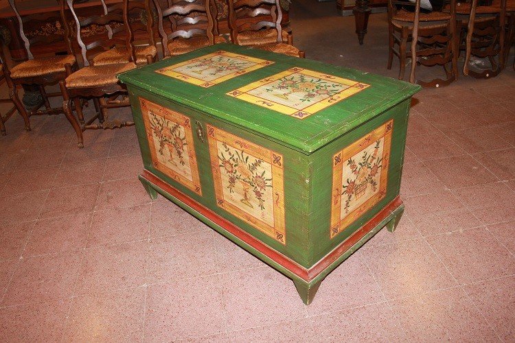 Large Italian Tyrolean Chest From The Mid-1800s In Green Lacquered Wood-photo-1