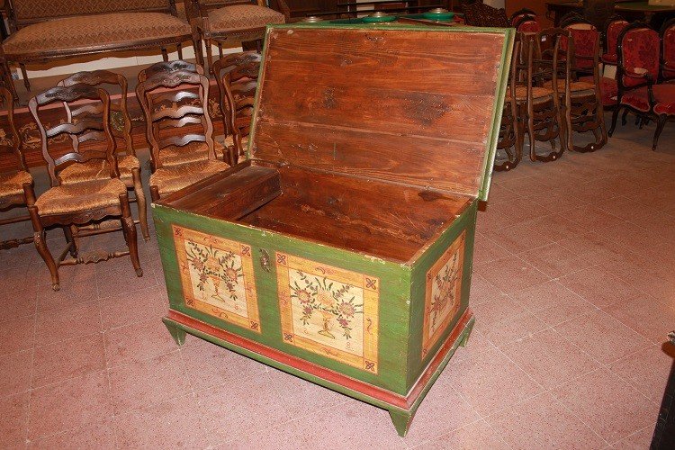 Large Italian Tyrolean Chest From The Mid-1800s In Green Lacquered Wood-photo-2
