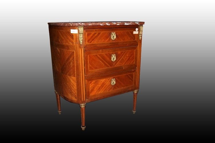 Petite Commode Française De Style Louis XVI Avec Croissant De 1800