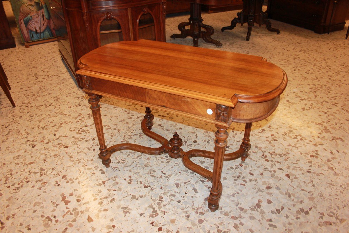 Petite Table De Salon Avec Tiroir De Style Louis XVI En Noyer Datant De 1800