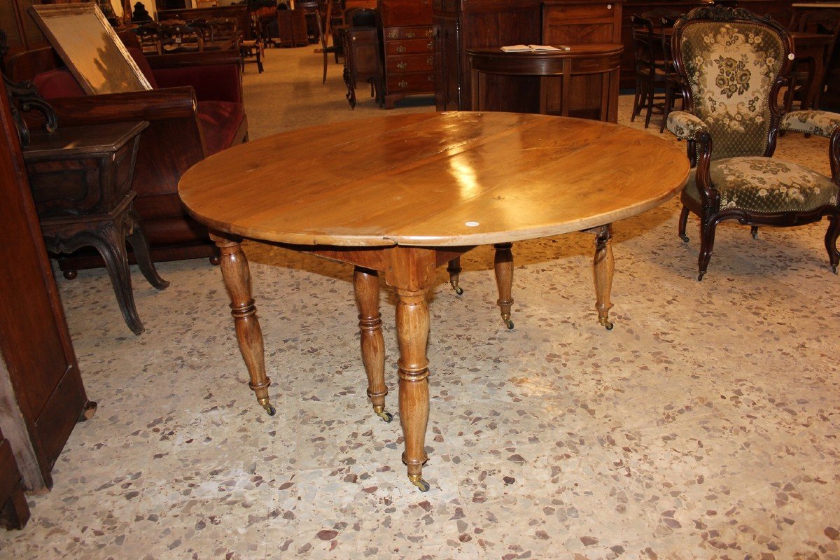 Circular Extendable Table With French Leaves From The 1800s-photo-1