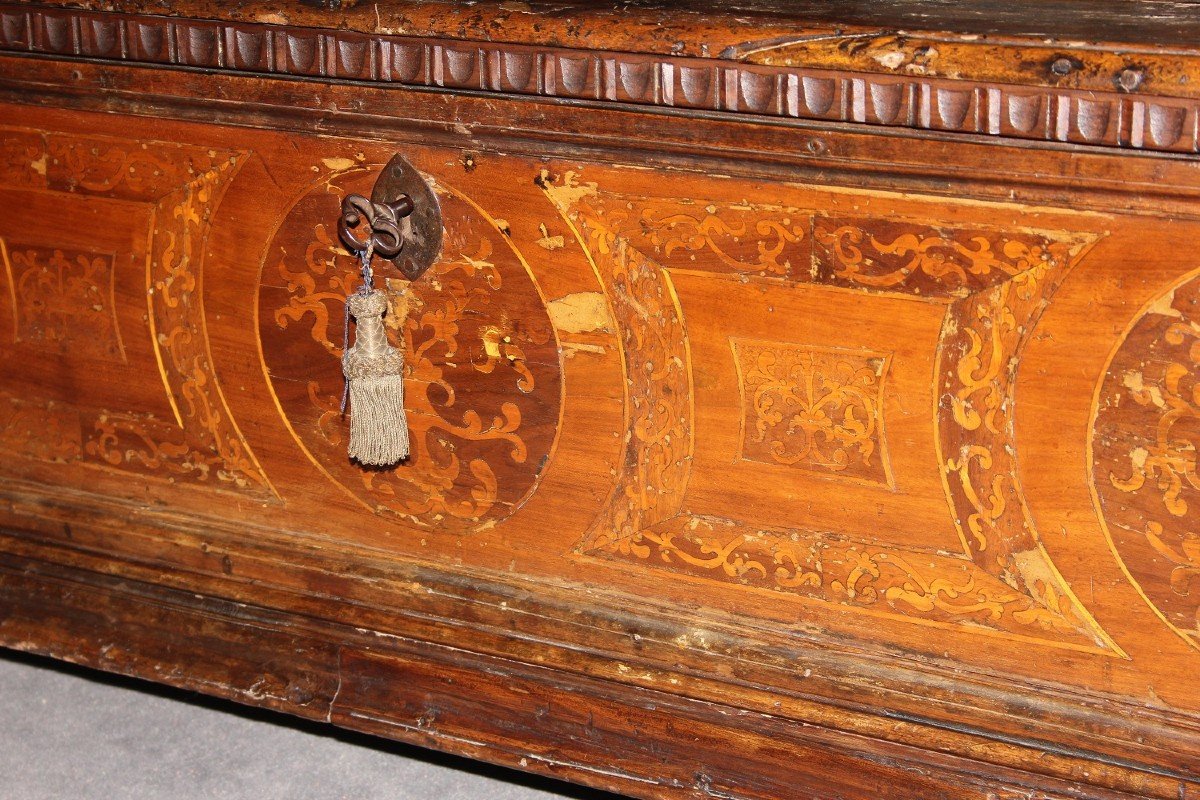 Large Italian Chest From The 1600s In Walnut Wood, Richly Inlaid-photo-3