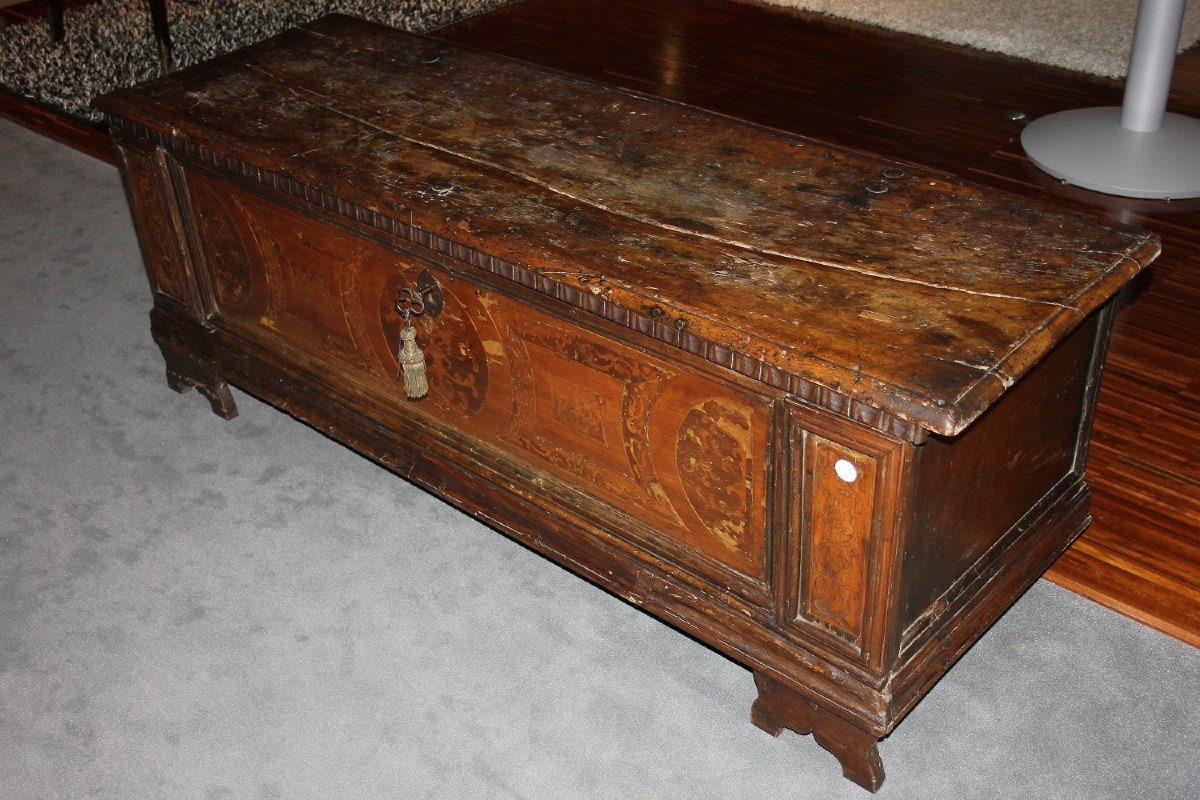 Large Italian Chest From The 1600s In Walnut Wood, Richly Inlaid-photo-2