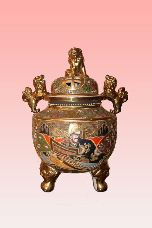 Japanese Petrol-burner Vase In Satsuma Porcelain From The Late 1800s