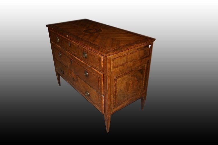 Extraordinary Masterpiece Of Italian Cabinetmaking Of The 1700s Attributable To The School -photo-4