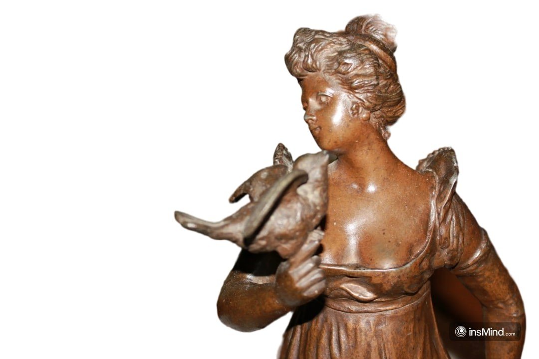 19th Century French Bronze-style Metal Sculpture Of A Lady With Doves-photo-1