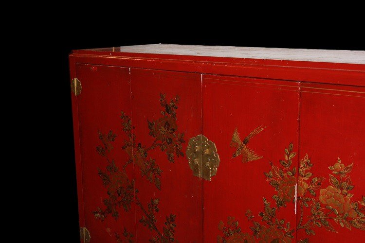 Chinese Sideboard From The First Half Of The 1900s, Lacquered Wood In Red Embellished-photo-1