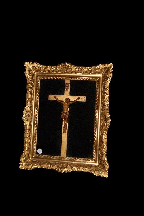 Crucifix Français Du Début Des Années 1800 Avec Le Christ En Bois Et Cadre Doré