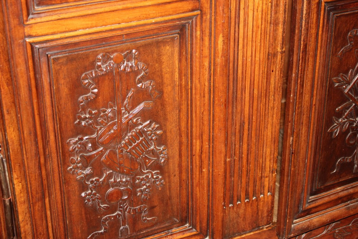 18th Century French Provençal Wardrobe – Solid Walnut With Rich Hand Carvings-photo-1
