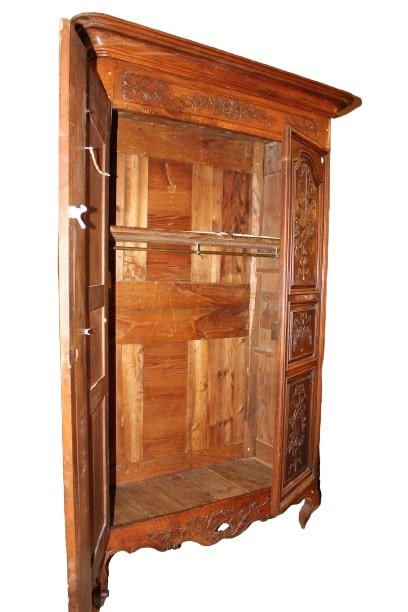 18th Century French Provençal Wardrobe – Solid Walnut With Rich Hand Carvings-photo-3