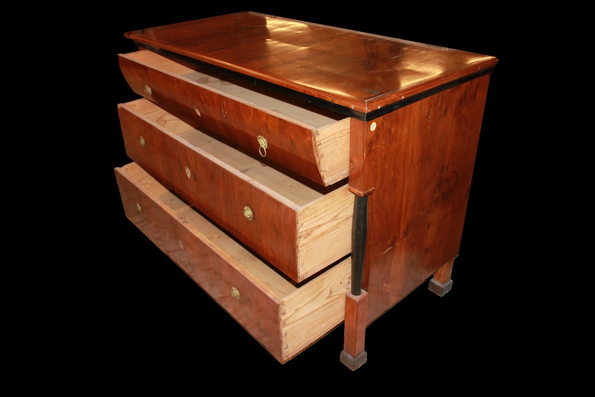 Mid-19th Century Austrian Chest Of Drawers, Empire Style, Made Of Walnut Wood. It Features 3 La-photo-2