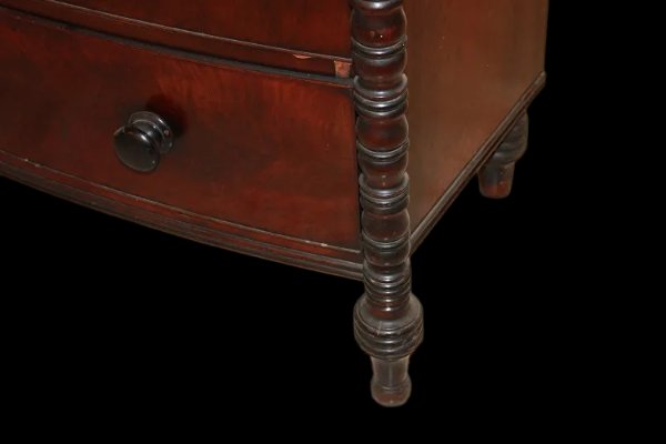 Small English Regency-style Chest Of Drawers From The Early 1800s, Made Of Mahogany Wood. It Fe-photo-4