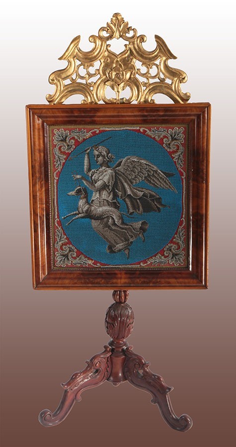 Fire Screen Or Screen With Mahogany Feather Frame. The Central Panel Is Embroidered In Small Pe