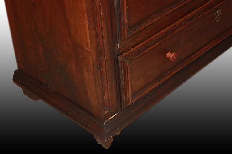Italian Lombard-venetian Walnut Chest Of Drawers From The Late 17th To Early 18th Century-photo-1