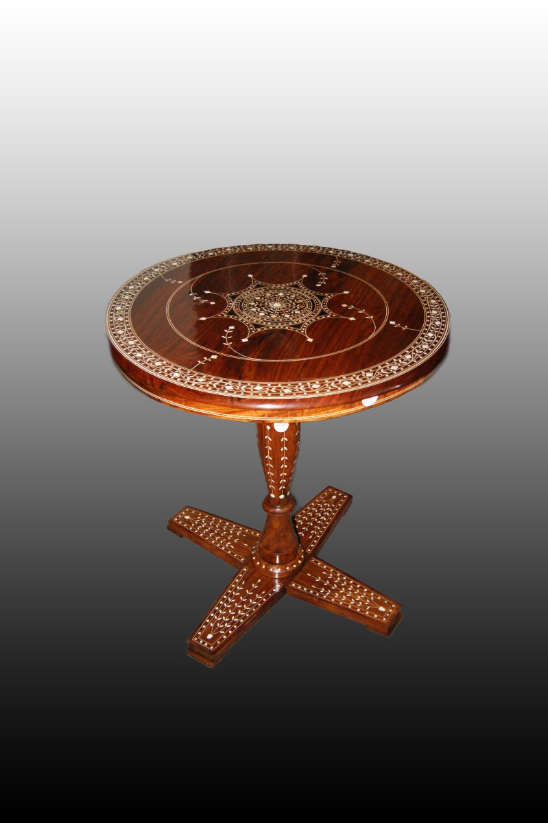Beautiful English Circular Coffee Table From The Mid-1800s, In Oriental Style, Made Of Rosewood