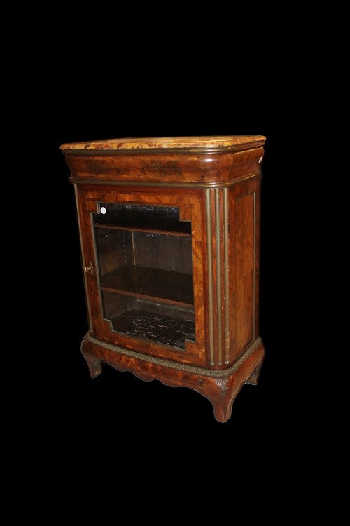 Petite Vitrine Française De Style Louis XV De La Moitié Du XIXe Siècle, Avec Des Ornements