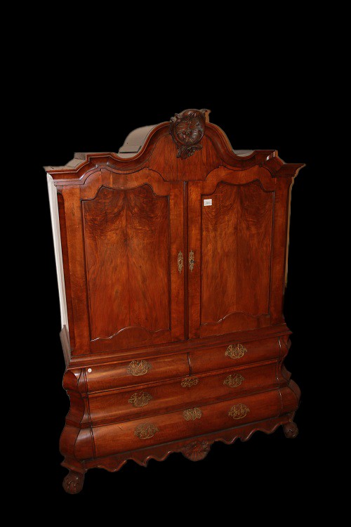 Buffet Trumeau Hollandais Du XVIIIe Siècle De Style Chippendale En Bois De Noyer