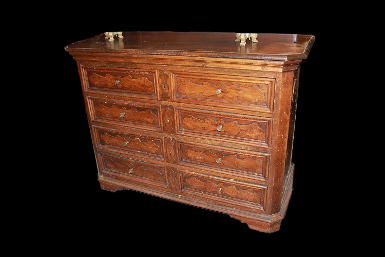 Superb 17th-century Tuscan Italian Chest Of Drawers Made From Fine Walnut Wood
