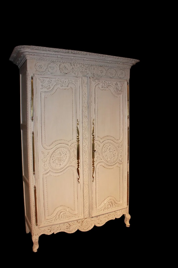 Armoire Française Normande à 2 Portes Avec Motifs De Sculpture En Noyer