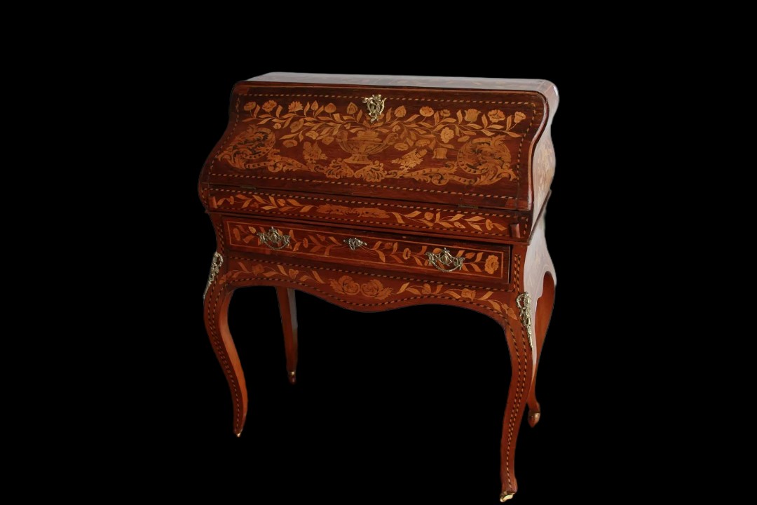 Bureau A Pente Hollandaise De Style Louis XV De La Fin Du XVIIIe Siècle Richement Marquetée