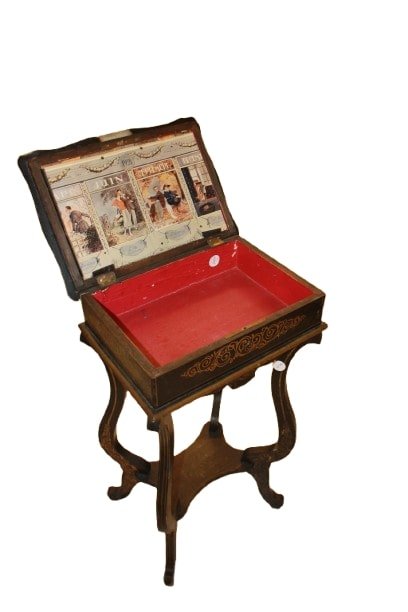 Beautiful 19th-century French Vernis Martin Sewing Table With Painted Venice Scene-photo-3