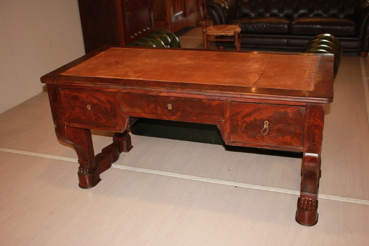 Bureau Français De Style Directoire Du XIXe Siècle En Bois d'Acajou Et En Plume d'Acajou