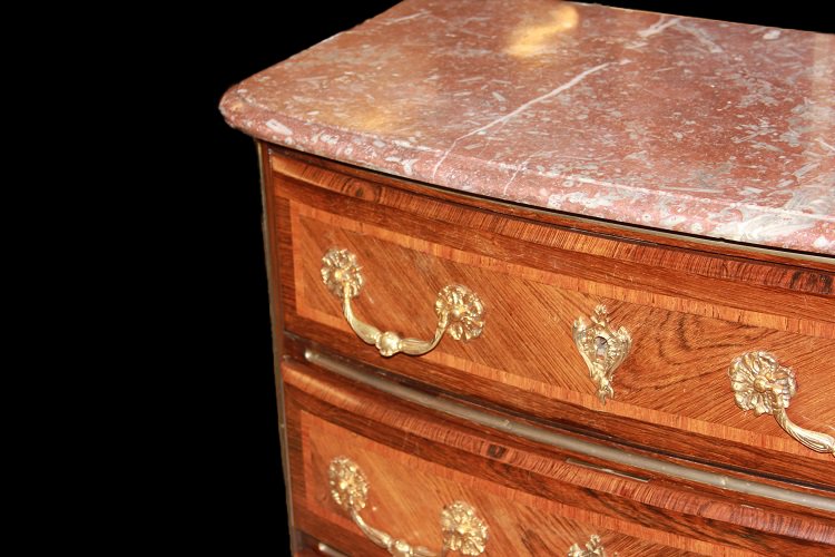 Petite Commode Française De Style Régence Avec 4 Tiroirs, Plateau En Marbre Et Ornements Bronze-photo-3