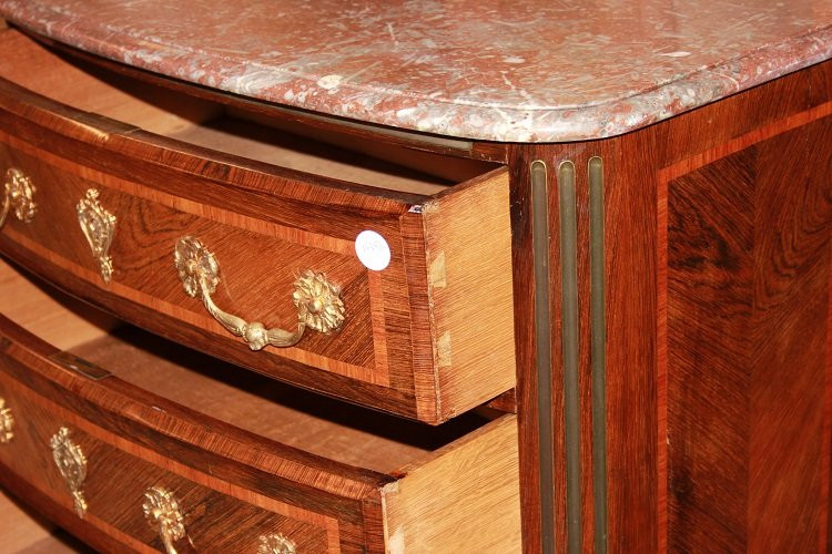 Petite Commode Française De Style Régence Avec 4 Tiroirs, Plateau En Marbre Et Ornements Bronze-photo-4