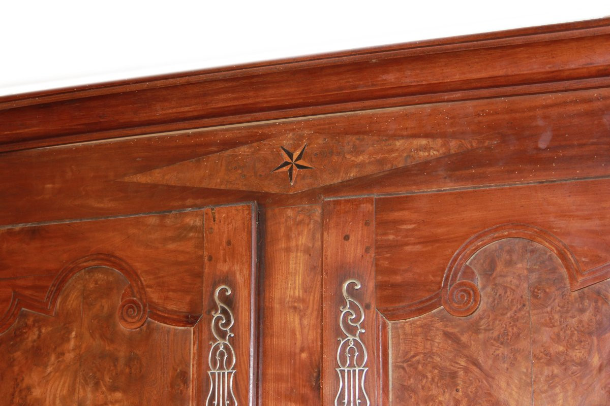 Grand armoire Français Du Début Des Années 1800 à Quatre Portes, En Bois De Cerisier Et d'Orme-photo-2