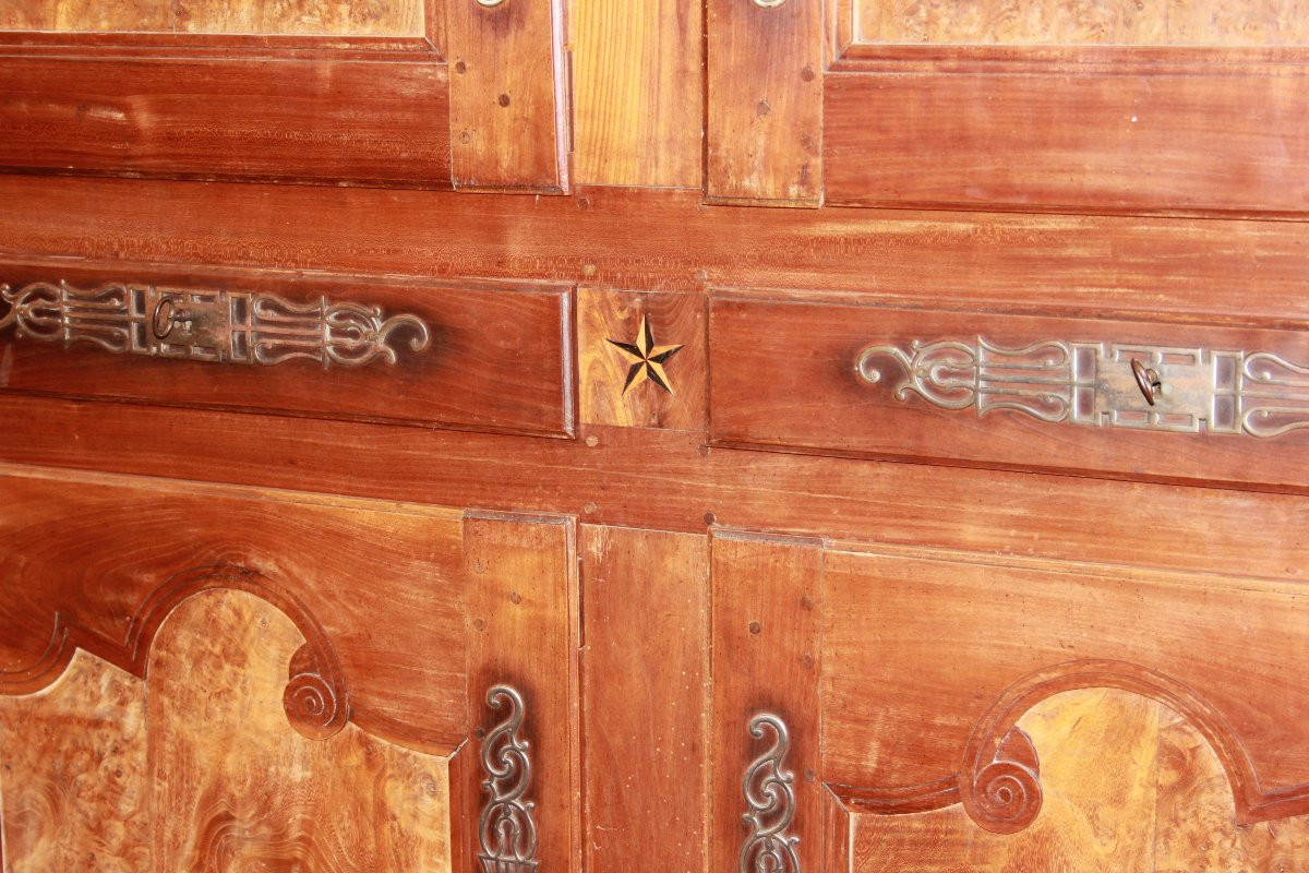 Grand armoire Français Du Début Des Années 1800 à Quatre Portes, En Bois De Cerisier Et d'Orme-photo-3