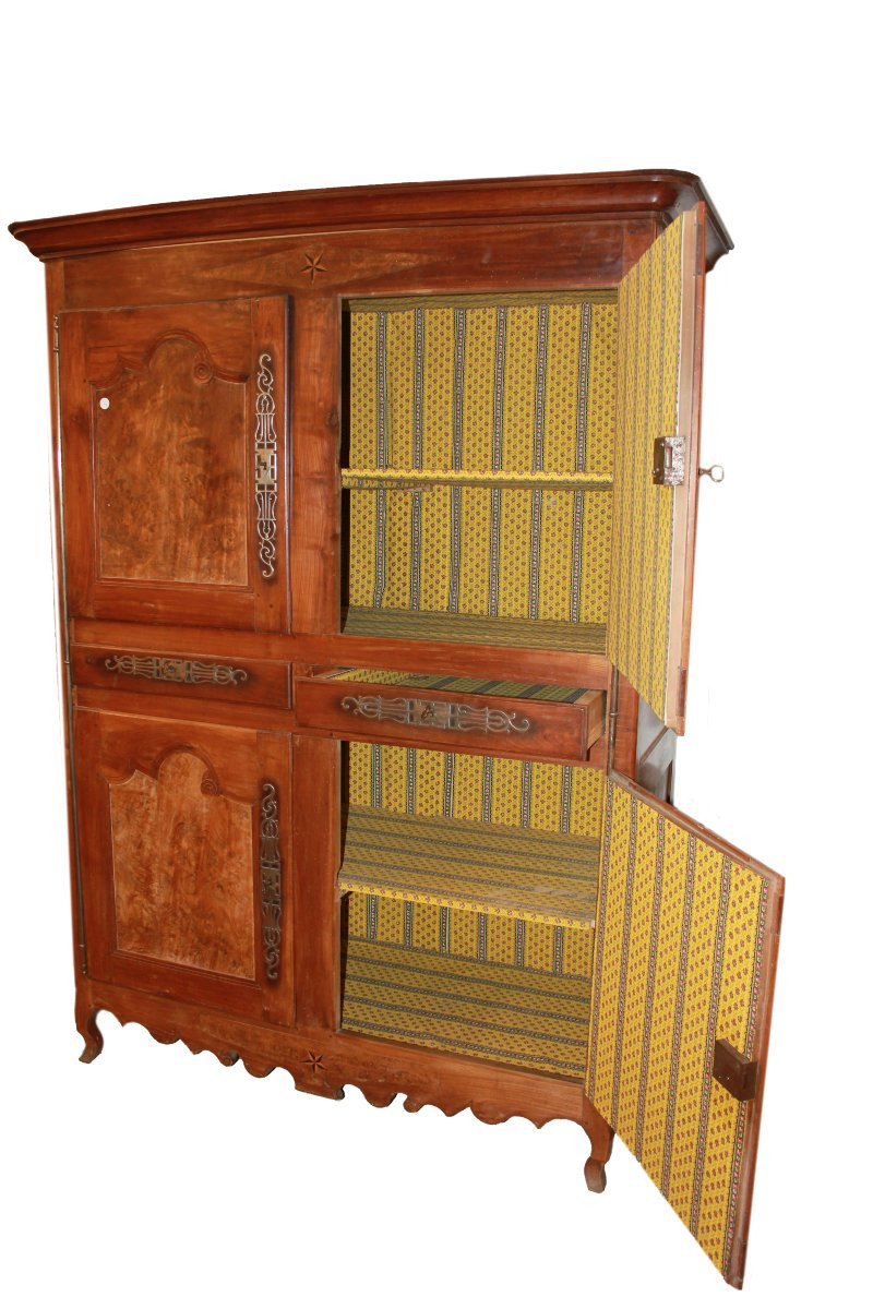Grand armoire Français Du Début Des Années 1800 à Quatre Portes, En Bois De Cerisier Et d'Orme-photo-2