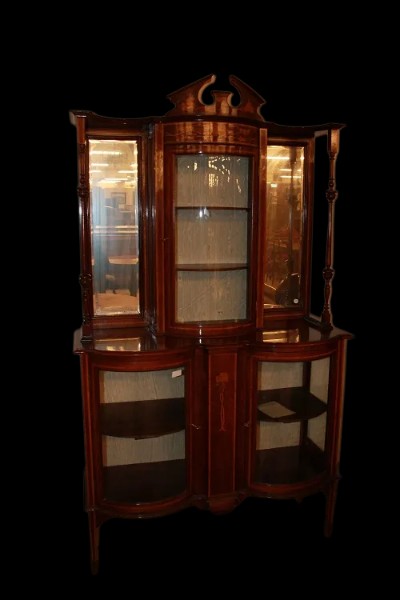 English Display Cabinet From The Second Half Of The 1800s, In Victorian Style, Made Of Mahogany