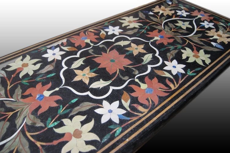 Italian Table From The Mid-1900s With Black Marble Top With Inlays Of Semi-precious Stones-photo-3