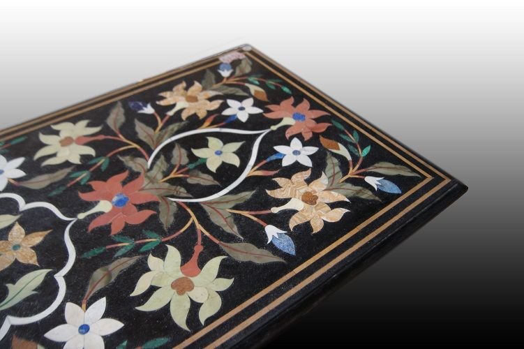 Italian Table From The Mid-1900s With Black Marble Top With Inlays Of Semi-precious Stones-photo-4