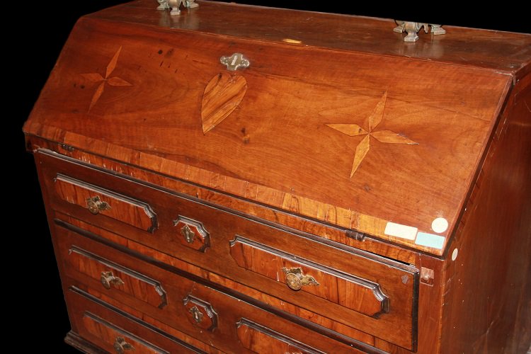 17th-century Italian Folding Table In Walnut Wood. It Features Inlay Motifs On The Top, 3 Large-photo-3