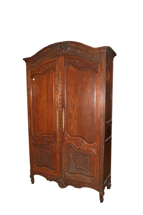 Grande Armoire Française Sculptée De La Fin Du XVIIIe Siècle