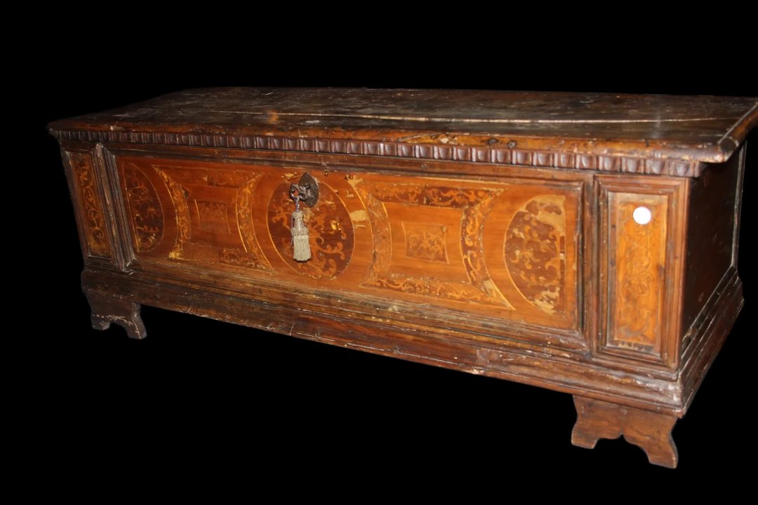 Large Italian Chest From Veneto, 1600s, In Walnut Wood. Features A Front Panel Adorned -photo-4