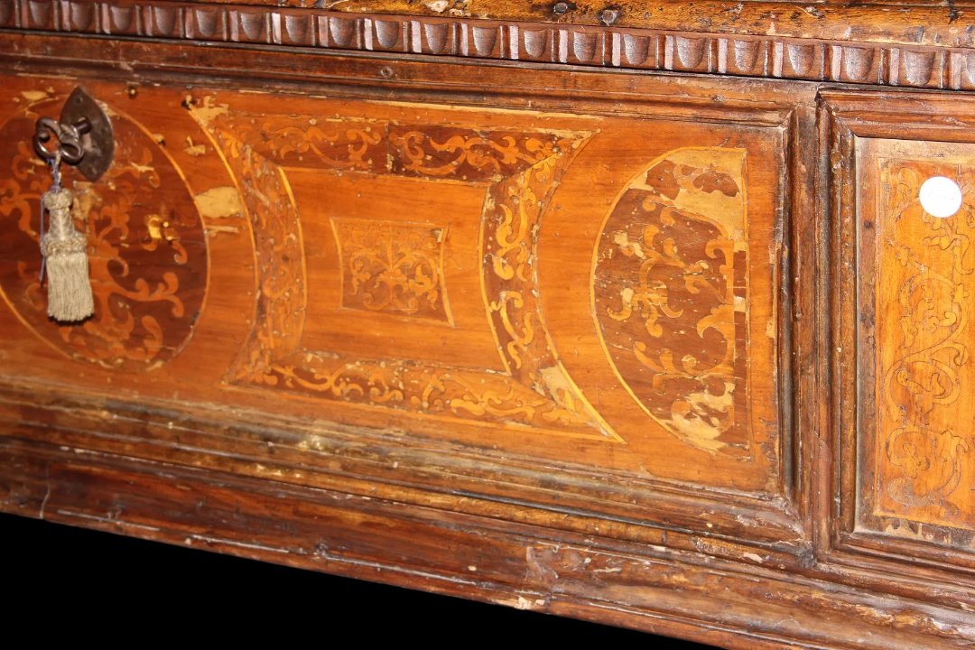 Large Italian Chest From Veneto, 1600s, In Walnut Wood. Features A Front Panel Adorned -photo-1